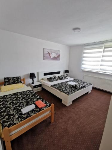 Postel nebo postele na pokoji v ubytování Apartmani Marko