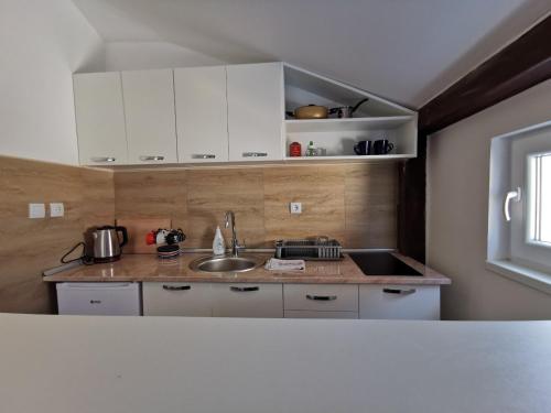 ครัวหรือมุมครัวของ Apartmani Marko