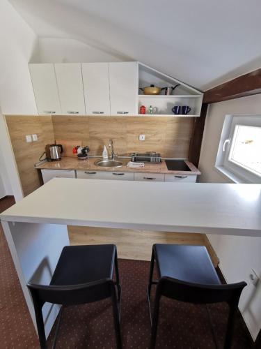 Apartmani Marko tesisinde mutfak veya mini mutfak