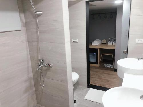 Ένα μπάνιο στο CY Hotel