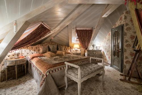 a bedroom with a large bed in a attic at Hotel Old House Resort & SPA in Ust'-Koysug