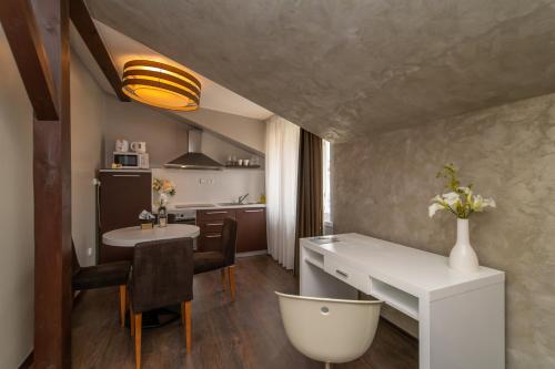 Lounge alebo bar v ubytovaní Emporio Prague Apartments