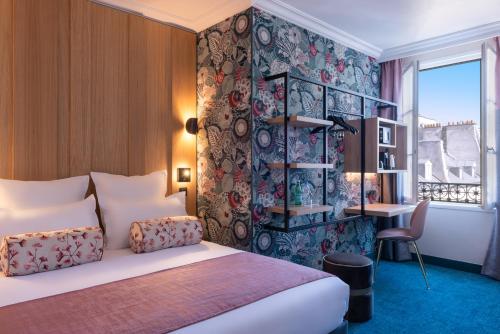 מיטה או מיטות בחדר ב-Leonardo Boutique Hotel Paris Opera