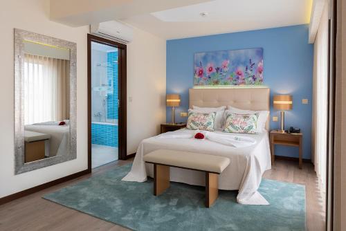 A bed or beds in a room at Hotel Jardim