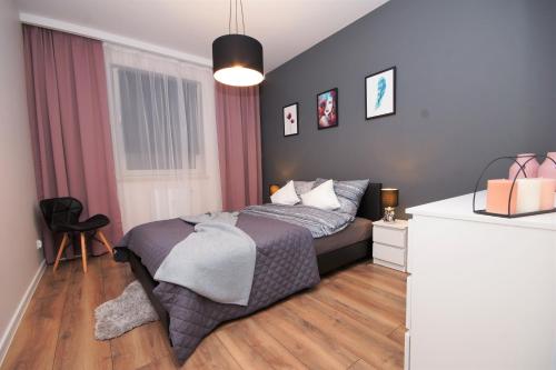 Кровать или кровати в номере Loft Apartament 1