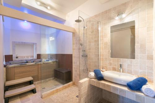 Photo de la galerie de l'établissement Chateau Nestuby, à Cotignac