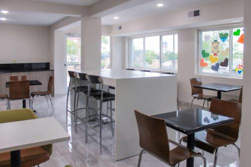 Posezení v ubytování Clarion Pointe Bettendorf - Quad Cities