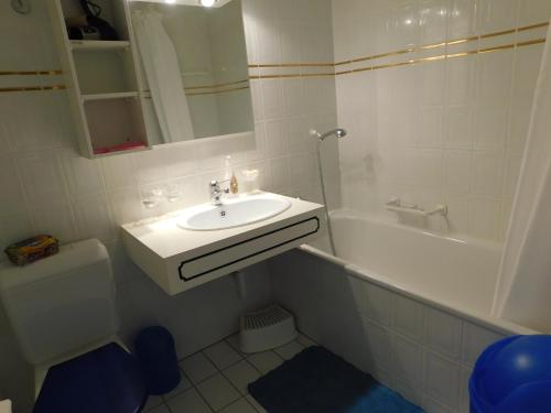 a bathroom with a sink and a tub and a toilet at Residence Edelweiss C311 in Bellwald