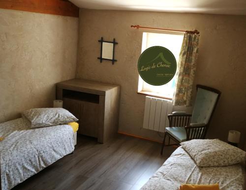 Postel nebo postele na pokoji v ubytování Logis de Chenac - Chambres et table d'hôtes