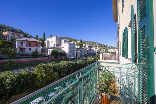 Palace Apartment 250m From Sea - Happy Rentals