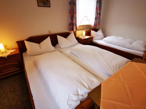 two beds in a room with a box at Gasthof Endres in Allersberg
