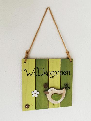 a wooden sign with the words will commandments at Gasthof Endres in Allersberg