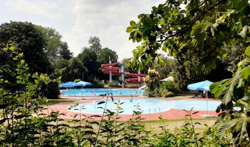 a large swimming pool with people in it at Talblick 2 - Ihr Zuhause : das Ferienhaus mitten im idyllischen Tal in Bad Bibra