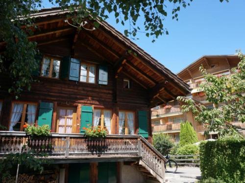 ein Holzhaus mit Balkon davor in der Unterkunft Apartment Lena- Chalet by Interhome in Gstaad