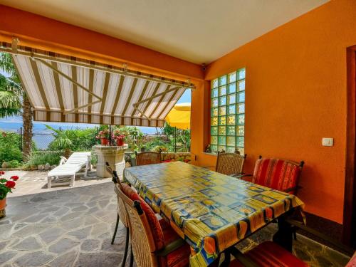 a dining room with a table and chairs at Apartment Villa Karolina by Interhome in Opric