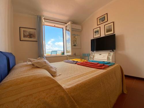 A bed or beds in a room at La casa nei carobi