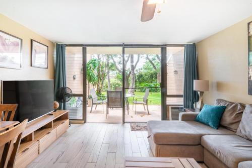 Ruang duduk di BeachFront Kihei Kai Nani - Maui Vista Deluxe Condos