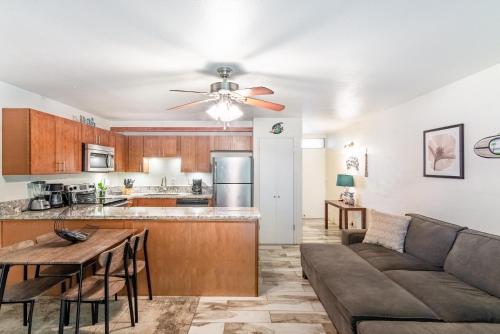 Dapur atau dapur kecil di BeachFront Kihei Kai Nani - Maui Vista Deluxe Condos