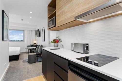 Cucina o angolo cottura di Quest Perth Ascot