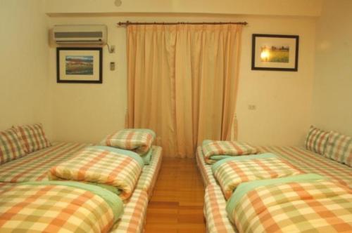 a living room with three couches in a room at Field House B&B in Yuli