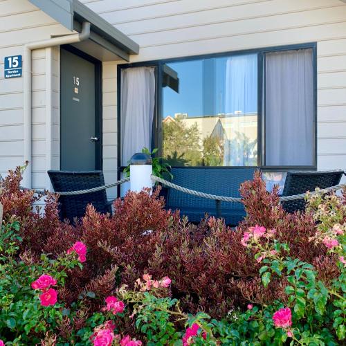 Jardín al aire libre en Apollo Bay Waterfront Motor Inn