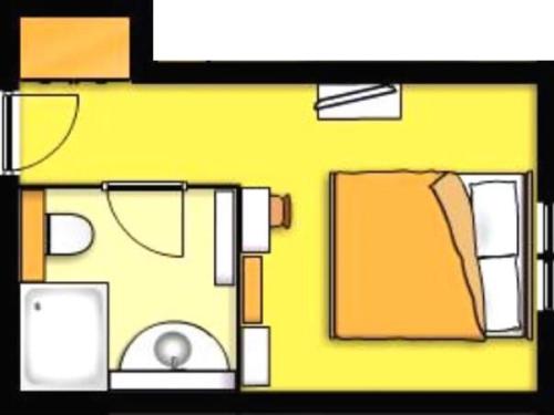 a floor plan of a small room with yellow at Doppelzimmer Brauhaus 3 in Königsberg in Bayern