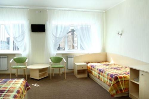 En eller flere senge i et værelse på Hotel Rus