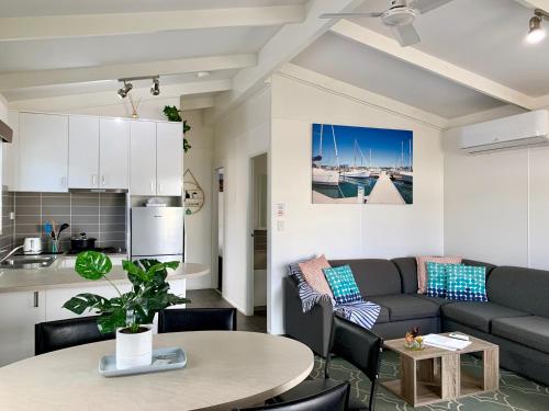 Zona de estar de Apollo Bay Waterfront Motor Inn