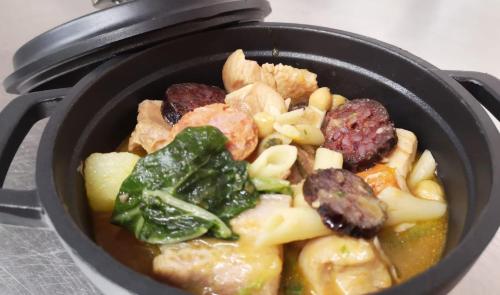 ホテルの敷地内または近くでの食事または食べ物