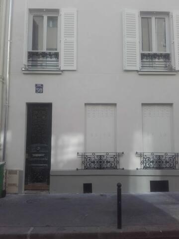 STUDIO RUE GAUTHEY PARIS 17