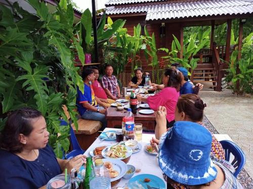 Hosté ubytování บ้านทะเลอิ่มเอม Bann Talay Im eimm