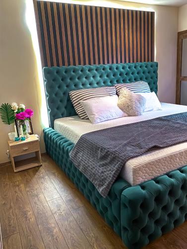 Ένα ή περισσότερα κρεβάτια σε δωμάτιο στο Loft Apartman Menhetn