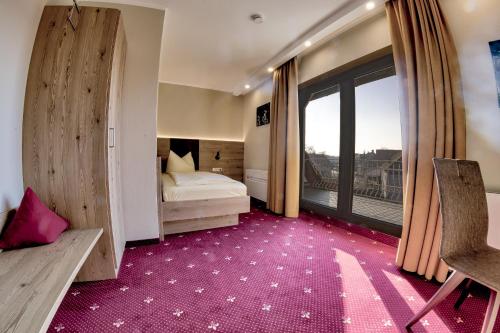 Postel nebo postele na pokoji v ubytování Hotel Zur Schmiede