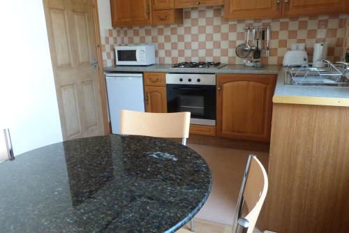 Cuisine ou kitchenette dans l'établissement Hurst Dene Aparthotel