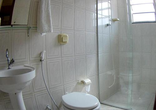 Kylpyhuone majoituspaikassa Pousada Vale do Caparaó