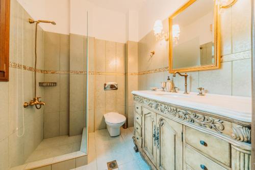 Ένα μπάνιο στο Elysian Luxury Villa Pelion