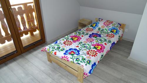 Ένα ή περισσότερα κρεβάτια σε δωμάτιο στο Domek u Lipków na Kaszubach "Iga" JACUZZI