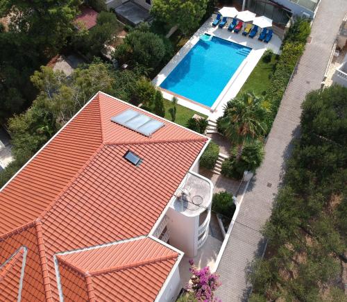 an overhead view of a house with an orange roof and a swimming pool at Villa Keti apartments Pool & Wellness in Splitska