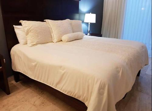 Uma cama ou camas num quarto em Grann Hotel