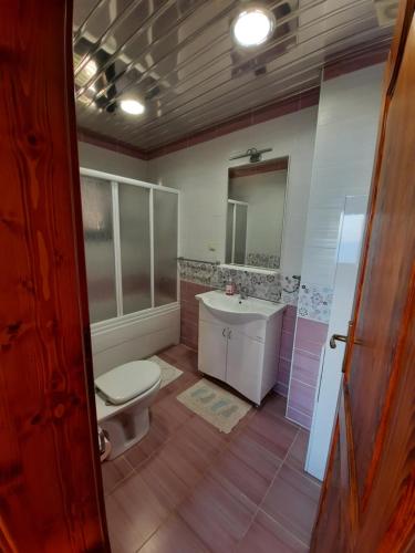 Kamar mandi di Villa Lipski