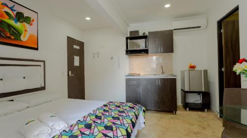 Η κουζίνα ή μικρή κουζίνα στο Hollywood Beach Suite