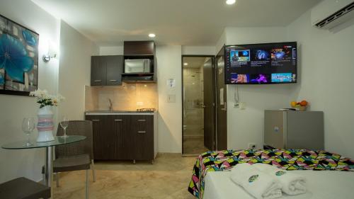 Η κουζίνα ή μικρή κουζίνα στο Hollywood Beach Suite