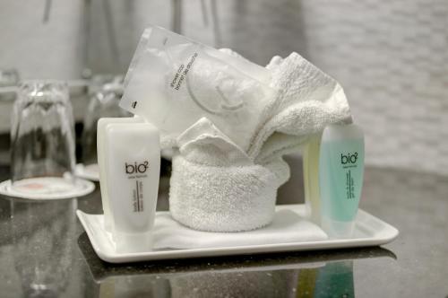 a plate with two bottles of dog products on a table at Hôtel Le Cantlie Suites in Montréal