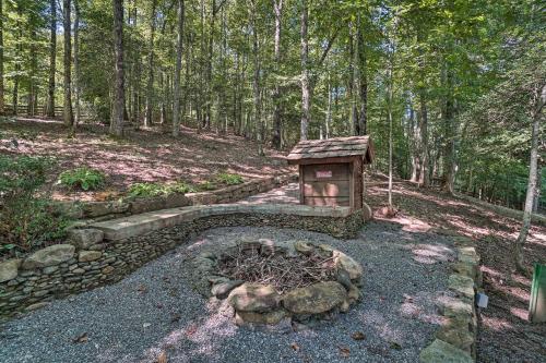 a smallificialificialificialificialificialificialificialificialificialificialificialificialificialificial at Hayesville Cabin with Game Room and Mtn Views! in Hayesville