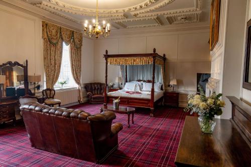 Lounge nebo bar v ubytování Castle Bromwich Hall; Sure Hotel Collection by Best Western