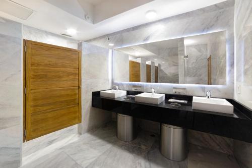 a bathroom with two sinks and a mirror at Villa del Palmar Beach Resort & Spa Puerto Vallarta in Puerto Vallarta