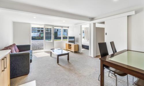 Ruang duduk di Kaikoura Beach Motel