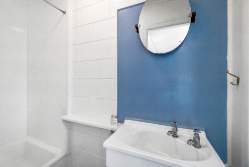 Bilik mandi di Kaikoura Beach Motel
