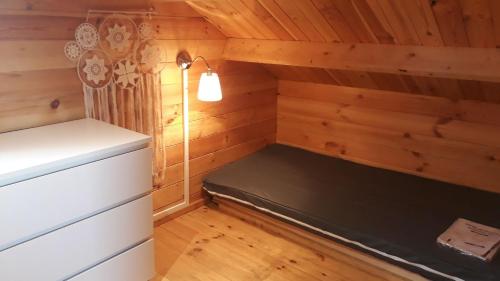 Ένα ή περισσότερα κρεβάτια σε δωμάτιο στο Chalet Les P'tites Maisons dans la Prairie