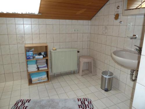 Ένα μπάνιο στο Ferienwohnung Nörpel